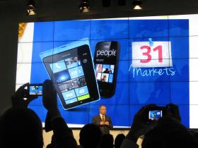 Prezes Nokii Stephen Elop przekonywał, że choć firma przespała narodziny smartfonów, to teraz szybko nadrobi zaległości.