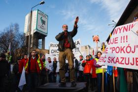Paweł Kukiz powinien się bać, bo w polityce kompromisy, układy i zdjęcia z jednym czy drugim prezesem dopadną go wcześniej czy później.