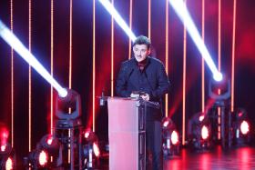 Uhonorowany Paszportem POLITYKI w kategorii Muzyka popularna Dawid Podsiadło.