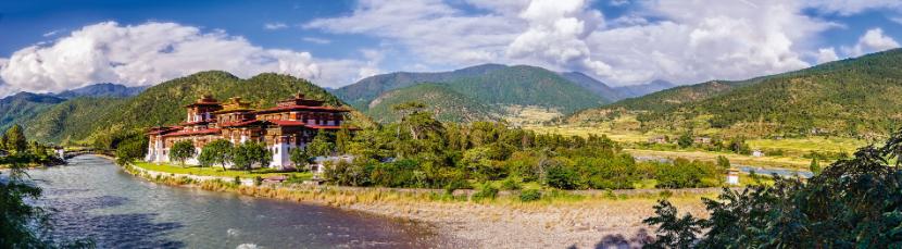 Punakha Dzong, czyli Pałac Wielkiego Szczęścia u zbiegu rzek Po Cchu i Mo Cchu.