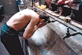 Umywalnia w płockim więzieniu