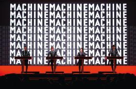 Kraftwerk - klasycy muzyki elektronicznej przyjadą do Polski ze swoim nowym przedsięwzięciem.