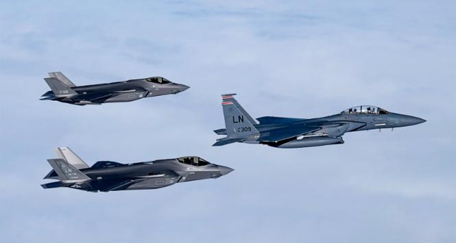Myśliwce F-15 i F-35