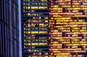 W najbliższych tygodniach trzeba będzie na nowo aranżować wnętrza biurowców i dopasować je do restrykcji.