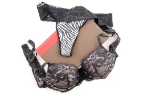 Nauczyciel, choć bywa, że wstyd mu się przyznać do tego przed samym sobą, bardzo często daje się skusić perspektywą uczniowskiej sympatii.