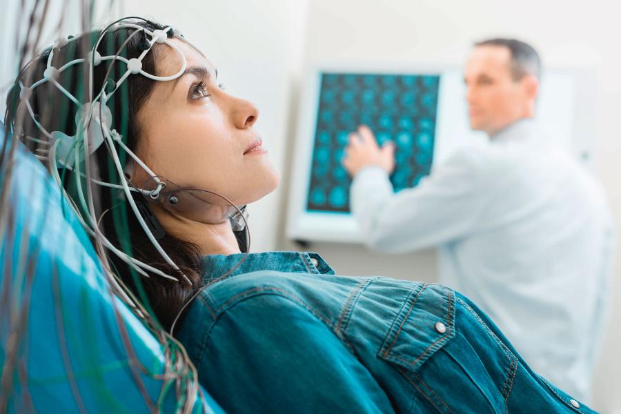Pomimo swojej niedoskonałości elektroencefalografia to wciąż najpopularniejsza metoda badania aktywności mózgu.