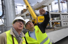 Zbigniew Pszczulny i Mariusz Rutz na budowie stadionu Legii