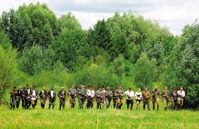 Grupa rekonstrukcyjna Czechów i Słowaków przyjęła na siebie odegranie roli sotni UPA.