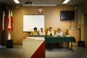 Wybory Prezydenta RP 2010. OKW nr 463 w Warszawie.  Siedzą od lewej: Alina Borczon-Chaszczewska - zastępca Przewodniczacego, Izabela Meker, Teresa Orzechowska-Krakówka. Małgorzata Fabiszewska.