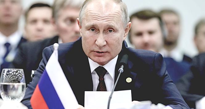 Kreml ze zwycięstwa Donalda Trumpa się cieszy, ale klaskać nie będzie, poczeka na konkrety. Putin jest sprytny.