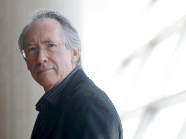 McEwana nazywano Ian Makabra z racji potworności jego pierwszych książek