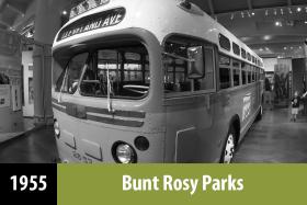 3. Bunt Rosy Parks. W połowie ubiegłego wieku Stany Zjednoczone były krajem, który trawił problem segregacji rasowej. W pojazdach komunikacji miejskiej obowiązywały przepisy, które nakazywały czarnoskórym obywatelom ustąpić miejsca białym, jeśli ci nie mieli gdzie usiąść. Dokładnie taka sytuacja spotkała Rosę Parks, która 1 grudnia 1955 roku wracała z pracy autobusem. Pomimo nakazu odmówiła opuszczenia swojego miejsca, za co trafiła do więzienia. Wznieciło to w całym kraju falę protestów, a także powszechny bojkot miejskich autobusów, któremu przewodził Martin Luther King. Z czasem, po latach walk i sporów, zaprzestano dyskryminacji czarnoskórych obywateli, a Rosa Parks, dzięki swojemu zachowaniu, została nazwana „matką ruchu praw obywatelskich”.