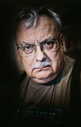 „Na początku lat 70. było w branży raczej cicho. Swej orientacji nie ogłaszali wszem wobec James Tiptree Jr., Geoff Ryman ani Thomas Disch i tematyki LGBTQ+ nie było w fantasy wiele”.