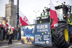 Rolnicy, zagrzewani do walki przez polityków, stali się coraz bardziej radykalni. Protest rolników w Warszawie, 27 lutego 2024 r.