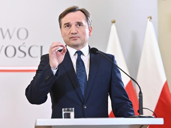 Tak za pierwszych rządów PiS, jak i potem, w latach 2016-23, jako minister sprawiedliwości Zbigniew Ziobro dokładał starań, aby „warunki w więzieniach były takie, żeby przestępcy bali się do nich wrócić” (a najlepiej, żeby w ogóle nie wychodzili na wolność).