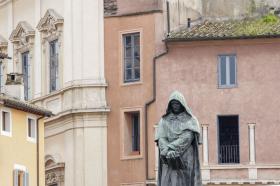 „Współczesna kultura nie jest już dominująco chrześcijańska. Jest może nie anty-, ale achrześcijańska, areligijna”.