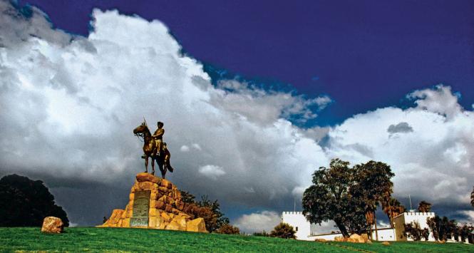 Pomnik żołnierza Schutztruppe, niemieckiej armii kolonialnej, i fort w Windhoek, stolicy Namibii