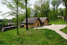 Skansen miał być otwarty w ubiegłym roku, ale powódź wyrządziła szkody, których usuwanie trwało rok.