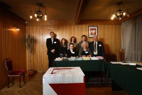 Wybory Samorządowe 2010 Leszno, OKW nr 2  w sali ślubów urzędu gminy.  Siedzą od lewej: Magdalena Chmielecka, Teresa Odolańska.  Stoją od lewej: Tomasz Michalak, Klaudia Łukawik, Wanda Zawadzka, Monika Kucharska, Tadeusz Pruski.