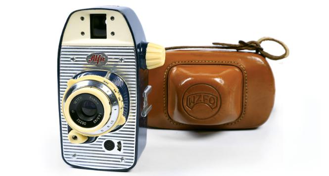 Powstające w latach 70. sprzęty dla fotoamatorów i zawodowców, projektu Wojciecha Wybieralskiego, opowiadają o pojawieniu się nowych technologii.