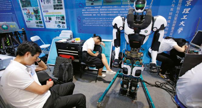 Odpoczynek na zapleczu Światowej Konferencji Robotów w Pekinie, 2018 r.
