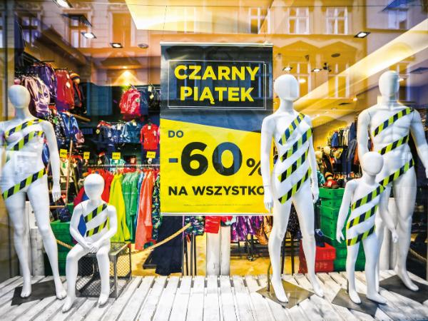 Handlowcy muszą nie tylko organizować coraz więcej promocji, ale też coraz bardziej agresywnie je reklamować. Bez nich klient nie zwróci uwagi na standardową ofertę.