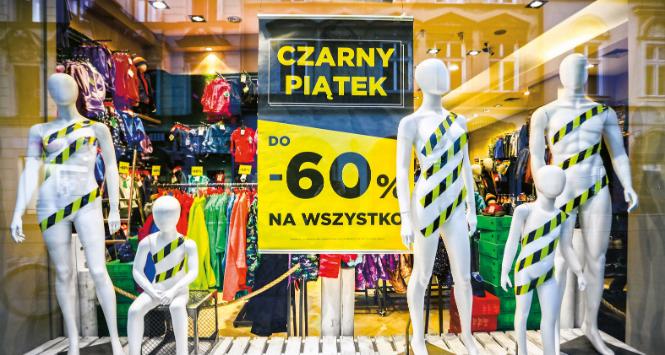 Handlowcy muszą nie tylko organizować coraz więcej promocji, ale też coraz bardziej agresywnie je reklamować. Bez nich klient nie zwróci uwagi na standardową ofertę.