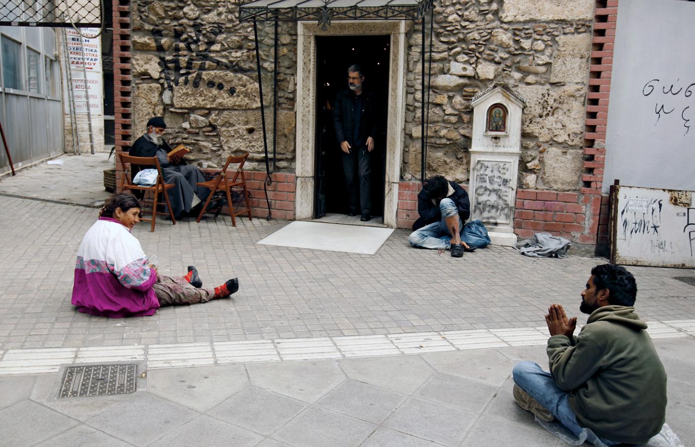 Ateny – na ulicach miasta nie było tylu bezdomnych i żebrzących od czasu ostatniej wojny domowej.