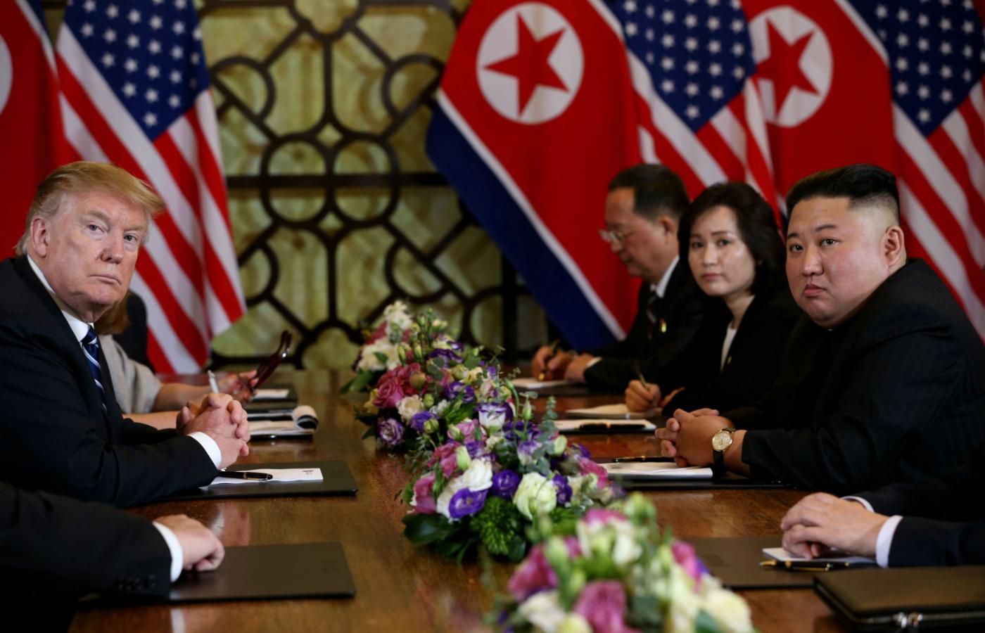 Prezydent USA i przywódca Korei Północnej skrócili szczyt w Hanoi.