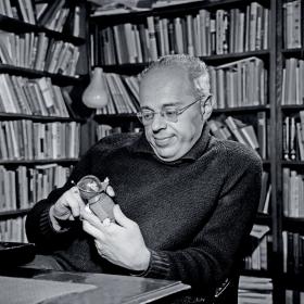 Stanisław Lem w swoim gabinecie, 1961 r.