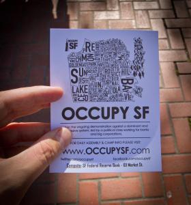 Ulotki i transparenty są jednymi z podstawowych narzędzi manifestantów odmian ruchu Okupujmy Wall Street.