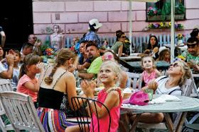 Gapie, podnieceni, nie muszą wiedzieć, że to sport maksymalnie bezpieczny.