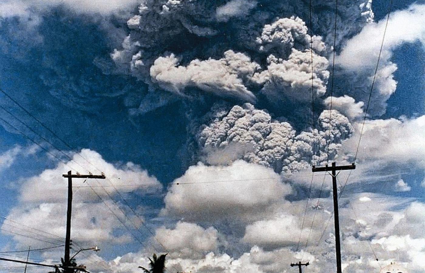 Wybuch wulkanu Pinatubo na Filipinach schłodził atmosferę na rok.