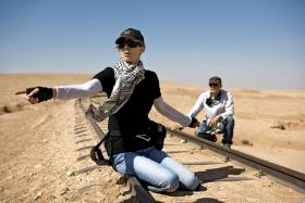 Kathryn Bigelow na planie filmu „The Hurt Locker. W pułapce wojny”, za który dostała Oscara.