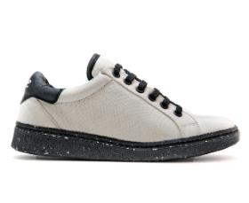 But firmy Nae z materiałów z recyklingu.