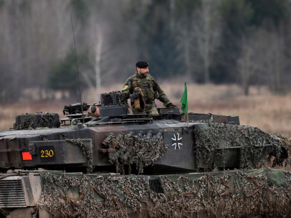 Niemcy zrobiły krok naprzód i po latach dyskutowania, jak spełniać zapowiedzi kanclerza Olafa Scholza o Zeitenwende (epokowym zwrocie), pod rządami Friedricha Merza zwolniły hamulec budżetowy z kwestii obronnych.