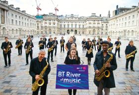 W kulturalnych planach zwiazanych z igrzyskami m.in. wspólne granie na saksofonach muzyków z całej Europy.