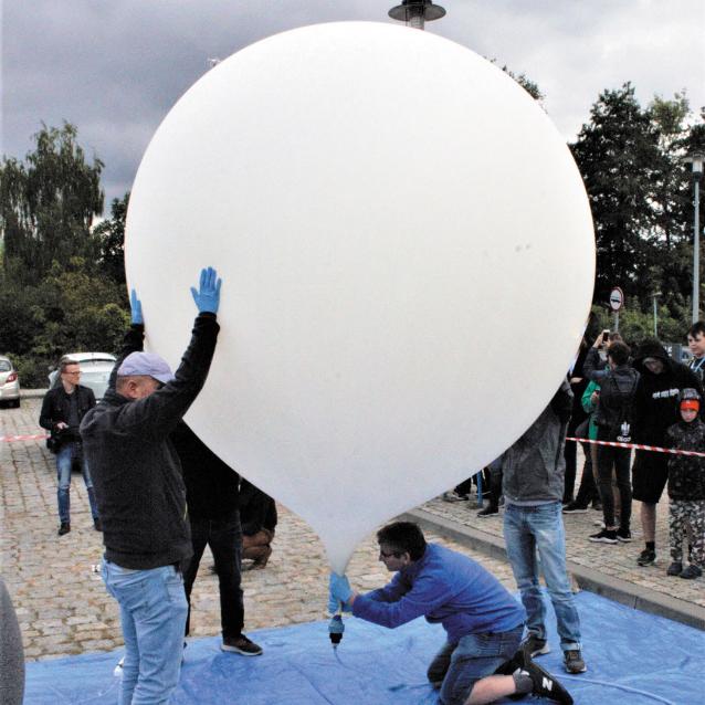 Tuż przed startem balonu z detektorami.