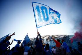 Boski Diego podbił serca neapolitańczyków dając im, po raz pierwszy w historii, w 1987 i potem ponownie w 1990 r., wymarzone mistrzostwo Włoch.