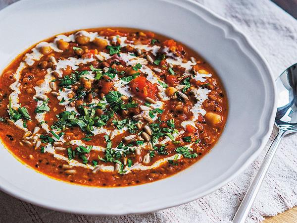 Wegetariańska jesienna zupa ze strączkami