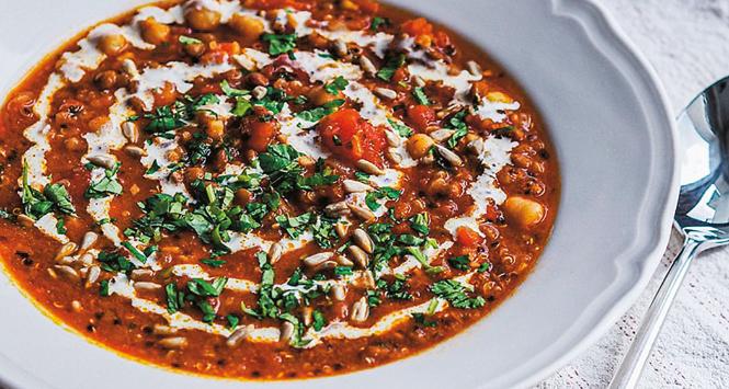 Wegetariańska jesienna zupa ze strączkami