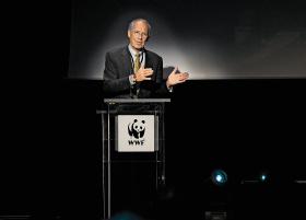 Jorgen Randers dochodzi do wniosku, że zdecydowanie wolniejszy będzie zarówno przyrost naturalny jak i wzrost gospodarczy.