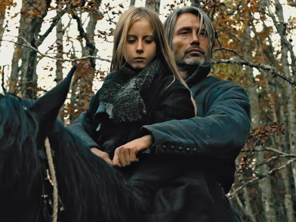 Mads Mikkelsen i Melusine Mayence - ojciec i córka w matni.