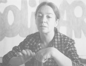 Kadr z filmu „Daleko od Polski”, Ruth Maleczech jako Anna Walentynowicz