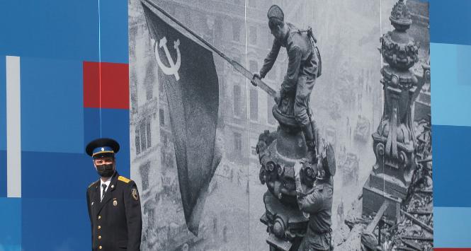 Dekoracja placu Czerwonego w Moskwie przygotowana na Dzień Zwycięstwa 9 maja 2021 r.