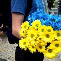 Kwiaty podczas pogrzebu jednej z ofiar rosyjskiej agresji. Kijów, październik 2022 r.