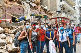 W Bejrucie znów trzeba sprzątać gruz.