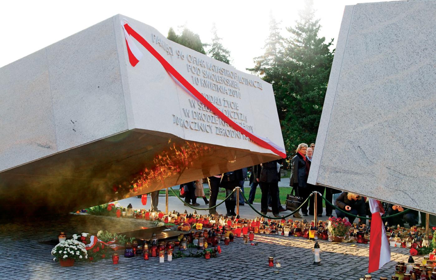 Pomnik pamięci ofiar katastrofy lotniczej pod Smoleńskiem