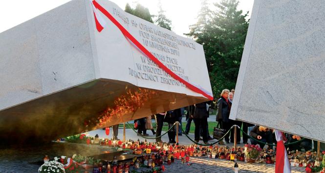 Pomnik pamięci ofiar katastrofy lotniczej pod Smoleńskiem