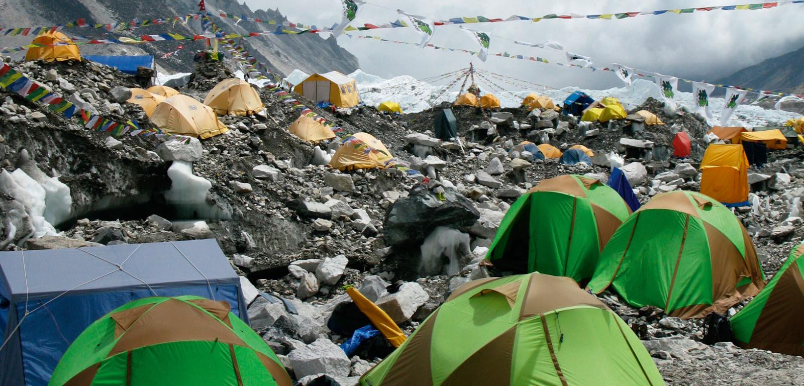 Zatłoczona baza pod Mount Everestem. Himalaje od dawna nie są już miejscem dla samotników.